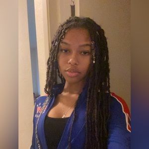 Meet your Posher, Sakara